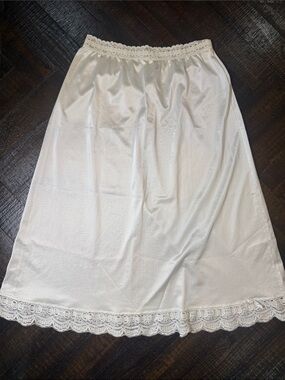 Vintage Olga Secret Hug Ivory Lace Half Slip Skirt Size S Cottagecore